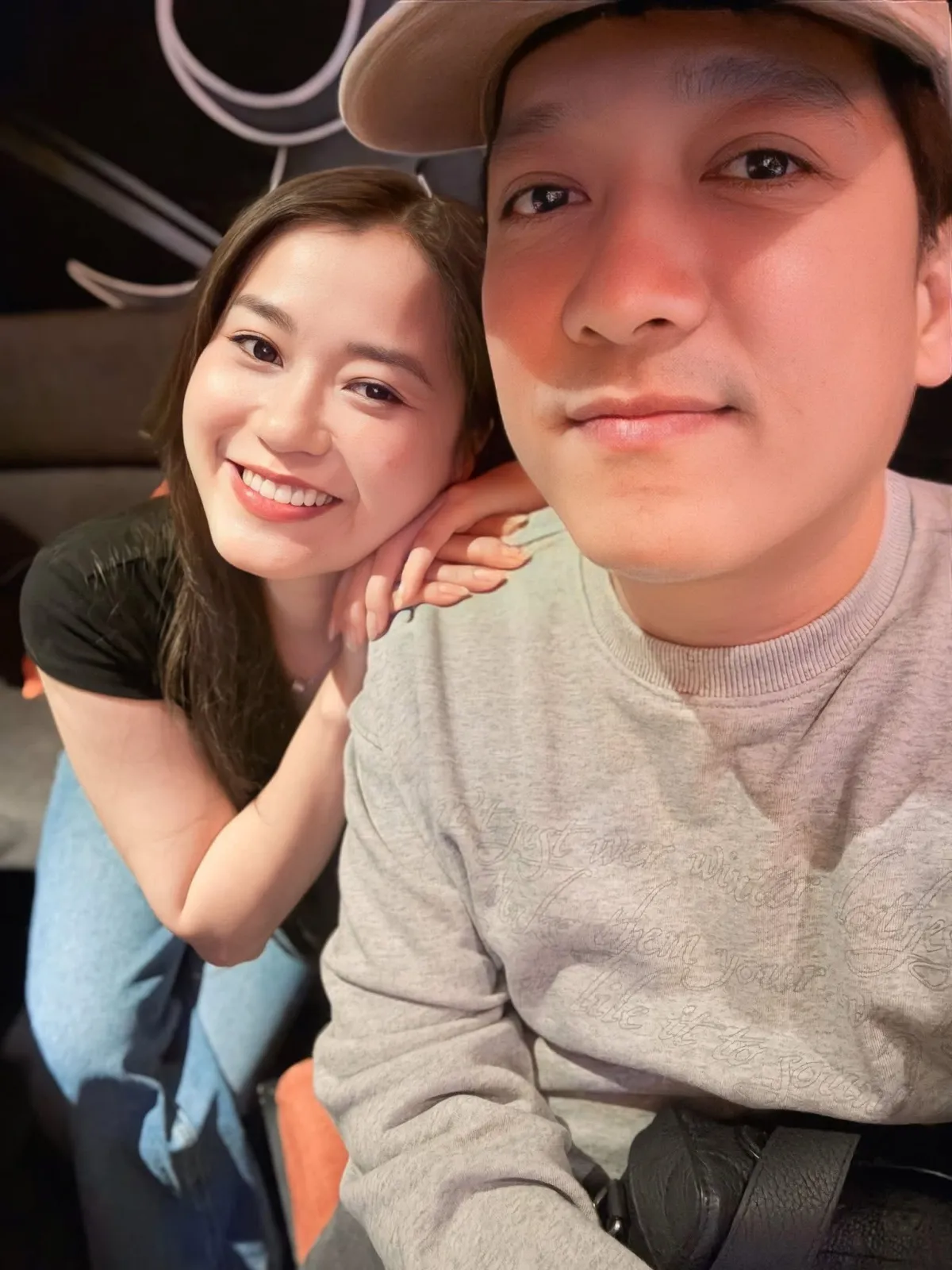 Điểm tin sao Việt: T&acirc;n Hoa hậu Phương Oanh được chị g&aacute;i song sinh ủng hộ hết l&ograve;ng- Ảnh 7.