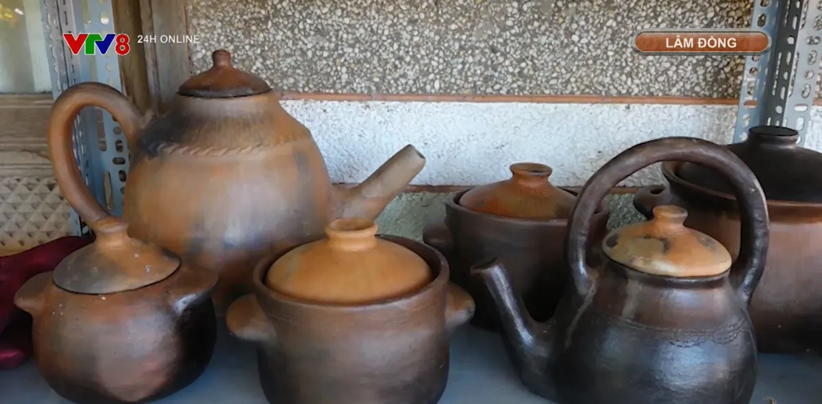 Nghề l&agrave;m gốm mộc độc đ&aacute;o của người Chu Ru- Ảnh 3.