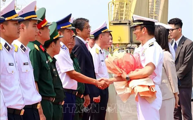 Lễ đón sỹ quan, thủy thủ tàu hộ vệ Nhật Bản đến thăm thành phố Đà Nẵng. 