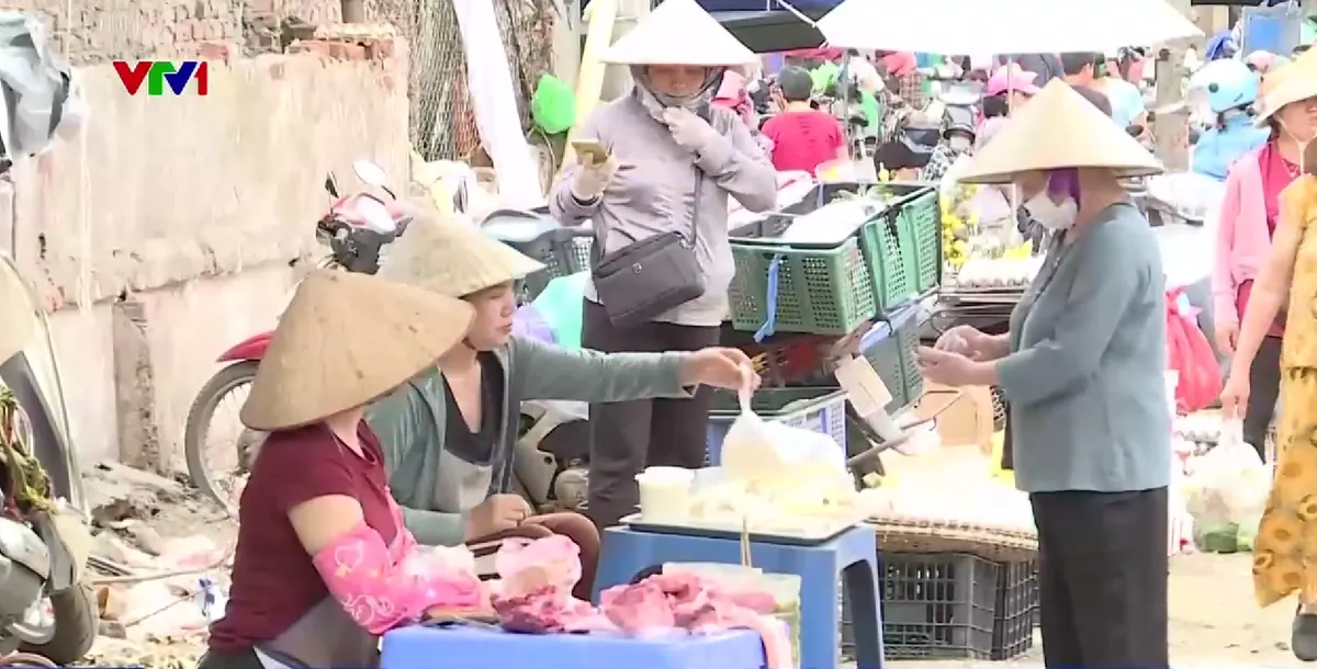 Giải tỏa chợ cóc: Bài toán sinh kế và trật tự đô thị còn nhiều thách thức - Ảnh 1.