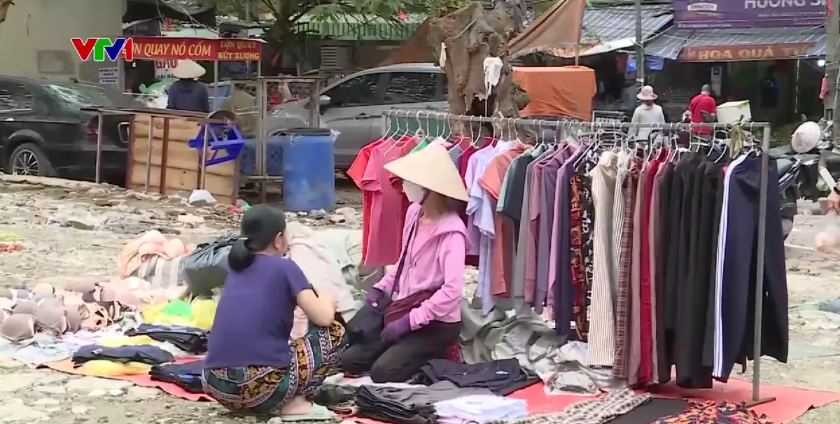 Giải tỏa chợ cóc: Bài toán sinh kế và trật tự đô thị còn nhiều thách thức - Ảnh 2.