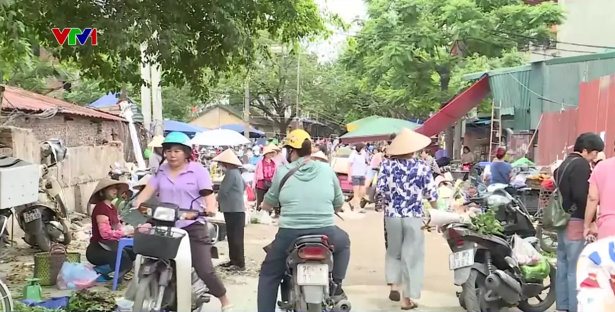 Giải tỏa chợ cóc: Bài toán sinh kế và trật tự đô thị còn nhiều thách thức - Ảnh 3.