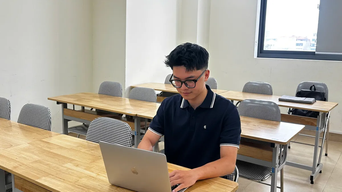 Người trẻ ra trường trong áp lực cạnh tranh: Phân hóa cơ hội, gia tăng áp lực- Ảnh 4. Người trẻ ra trường trong áp lực cạnh tranh: Phân hóa cơ hội, gia tăng áp lực- Ảnh 4.