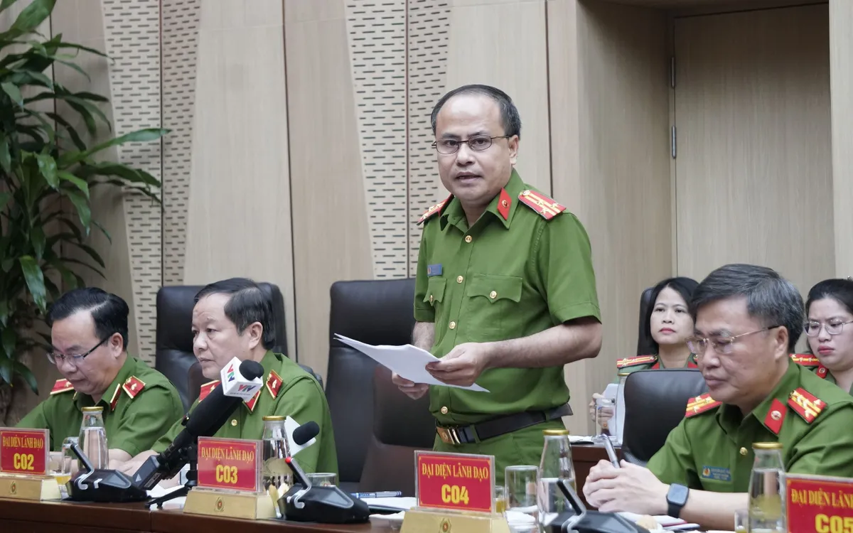 Thượng tá Hồ Văn Hùng, Phó cục trưởng C03 thông tin tại họp báo.