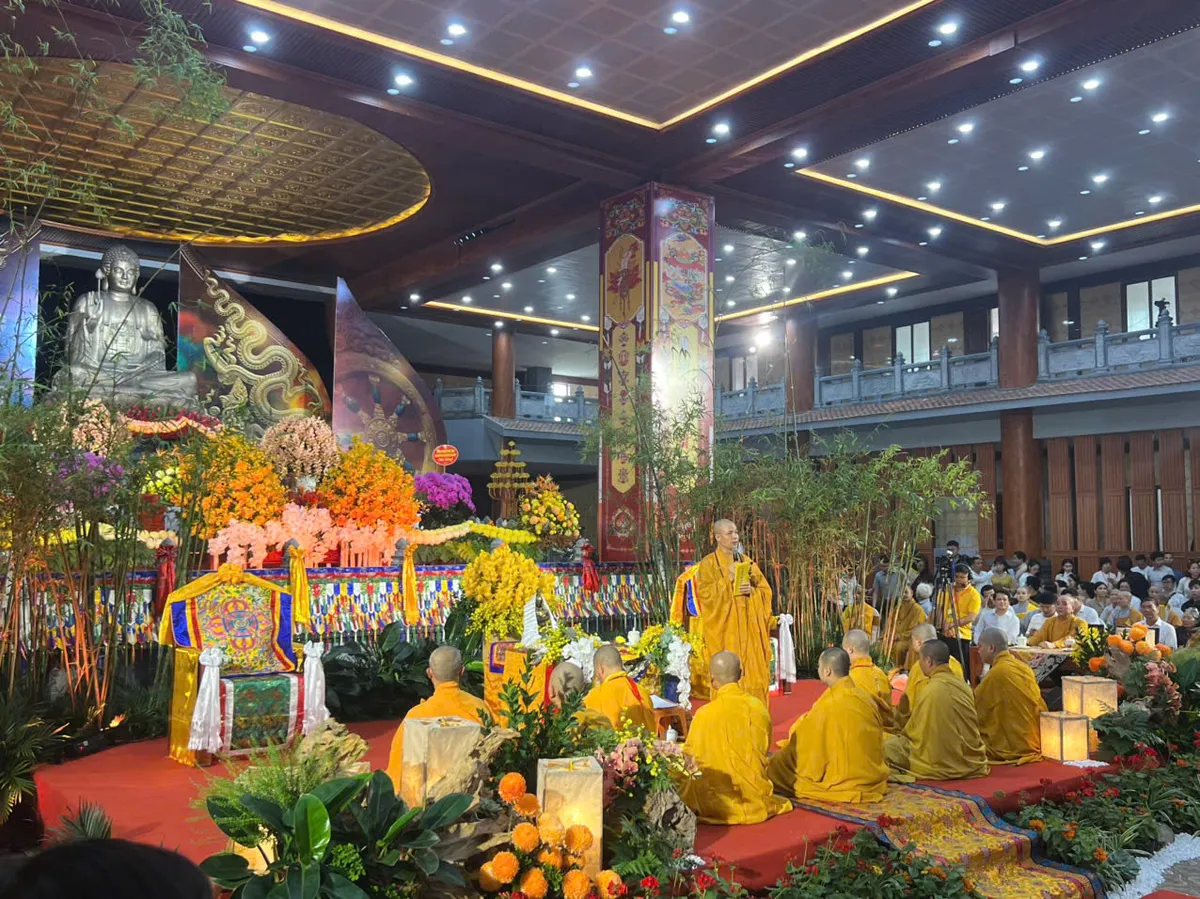 Đặc sắc Ph&aacute;p hội cầu an v&agrave; tọa đ&agrave;m Phật ph&aacute;p c&ugrave;ng Ho&agrave;ng t&ocirc;n Bhutan- Ảnh 2.