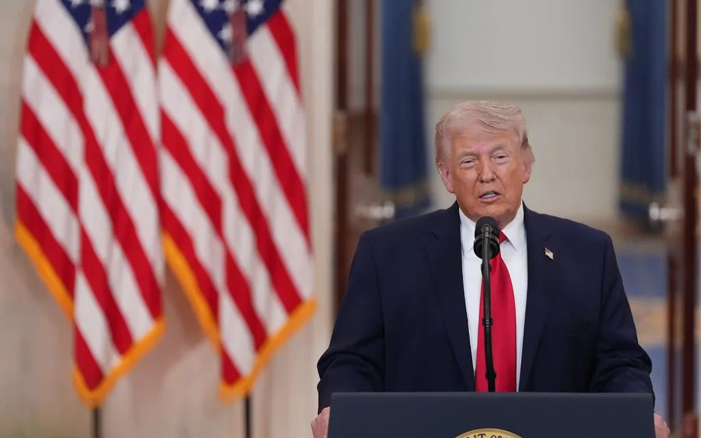 Ông Donald Trump phát biểu về chiến sự Iran tại Nhà Trắng, Washington, ngày 1/4/2026. (Ảnh: AP)