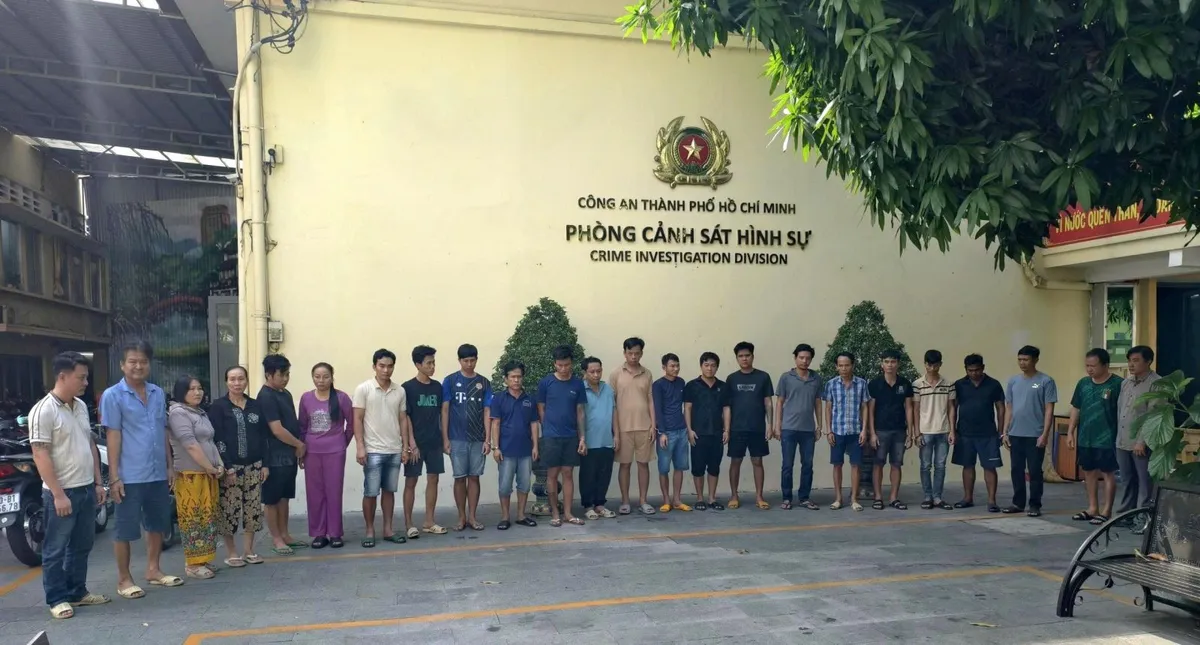 Nh&oacute;m 24 t&agrave;i xế &ldquo;ph&ugrave; ph&eacute;p&rdquo; trọng lượng xe, chiếm đoạt 500 tấn hạt điều trị gi&aacute; 22 tỷ đồng  - Ảnh 1.