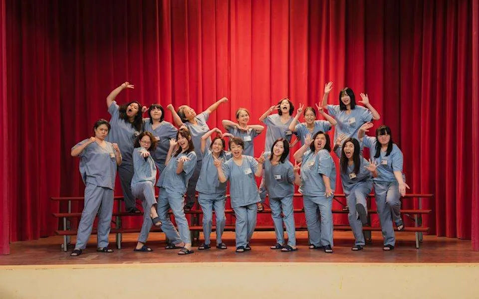 Bom tấn ph&ograve;ng v&eacute; '&Aacute;nh dương của mẹ' đến rạp Việt- Ảnh 2.