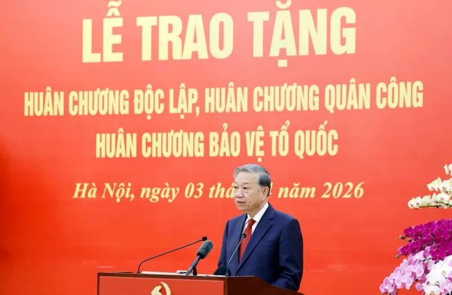 Trao tặng Huân chương cao quý cho các lãnh đạo Đảng, Nhà nước và cán bộ cấp cao - Ảnh 3.