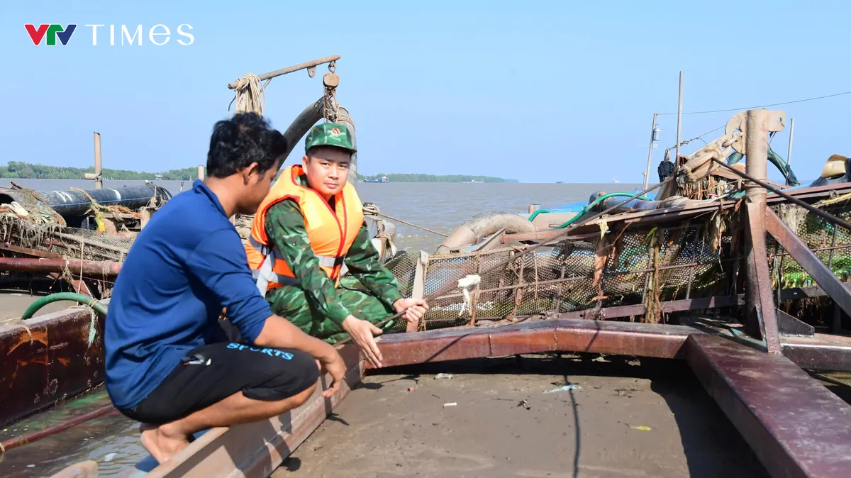 Đồng Tháp: Bắt giữ 3 phương tiện vận chuyển cát không rõ nguồn gốc trên biển - Ảnh 2.