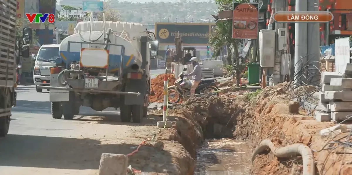 Tăng cường quản l&yacute; phương tiện vận tải m&ugrave;a cao điểm- Ảnh 1.