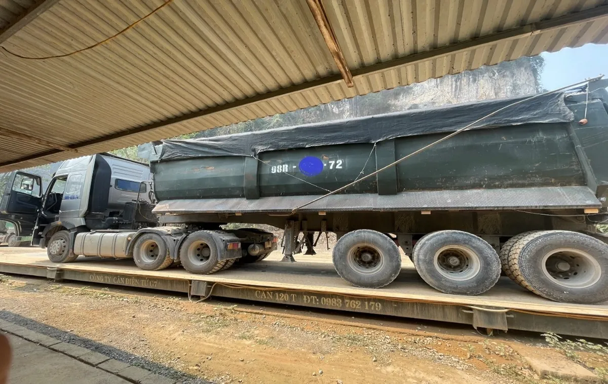 Hữu Lũng - Lạng Sơn: Xử l&yacute; xe qu&aacute; khổ qu&aacute; tải, h&atilde;y ngăn chặn từ nguồn - Ảnh 3.