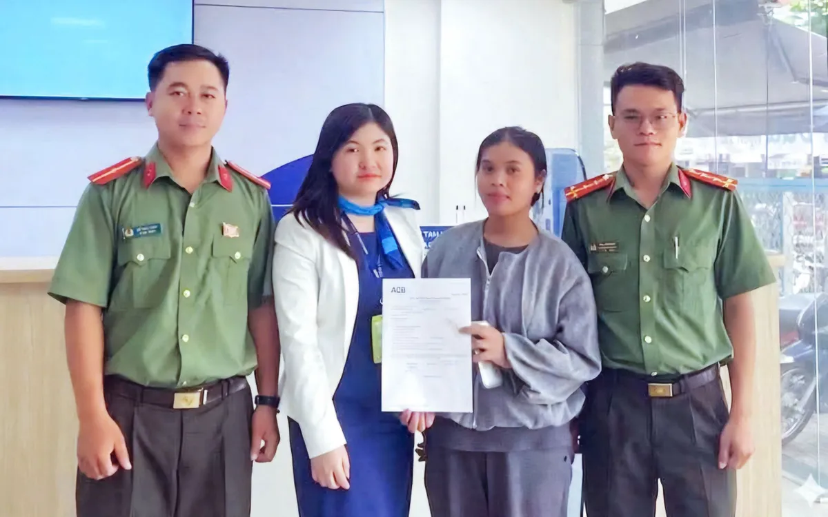 Người phụ nữ ở Lâm Đồng trả lại gần 500 triệu đồng cho người chuyển nhầm.