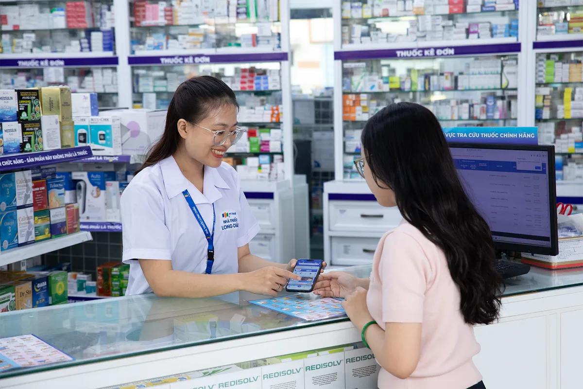  Lần đầu tại Việt Nam, Long Ch&acirc;u "tr&igrave;nh l&agrave;ng" V&iacute; Sức Khỏe t&iacute;ch thưởng cho cả gia đ&igrave;nh k&egrave;m loạt quyền lợi chưa từng c&oacute; - Ảnh 1.