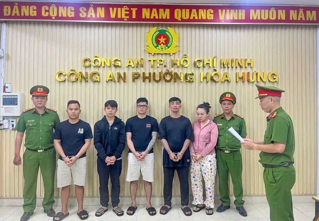 Bắt khẩn cấp nh&oacute;m đối tượng hỗn chiến g&acirc;y n&aacute;o loạn đường C&aacute;ch Mạng Th&aacute;ng 8- Ảnh 1.