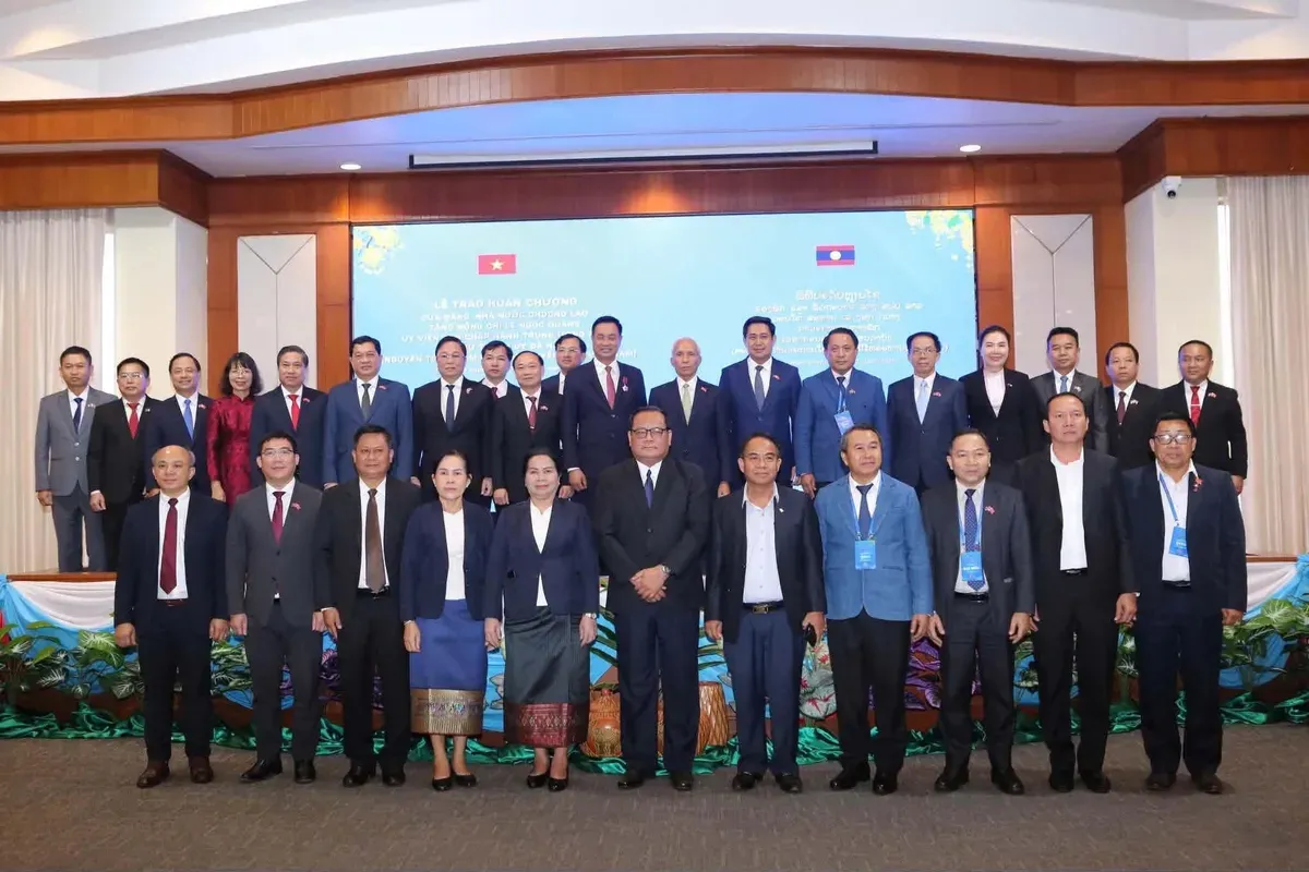 L&agrave;o trao Hu&acirc;n chương Lao động hạng Nh&igrave; cho B&iacute; thư Th&agrave;nh ủy Đ&agrave; Nẵng L&ecirc; Ngọc Quang- Ảnh 1.