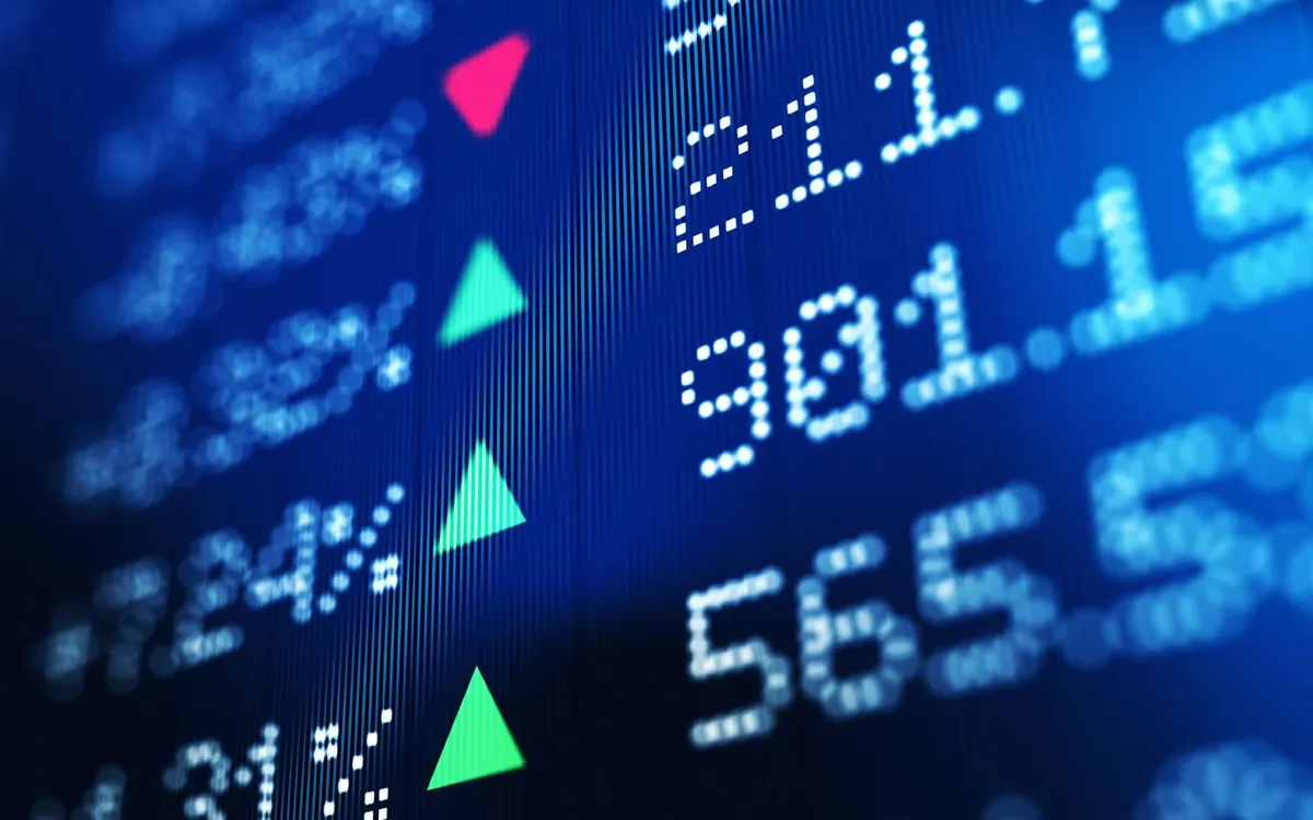 VN-Index mất mốc 1.700 điểm