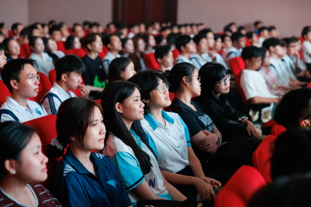 Khi người trẻ c&ugrave;ng chung tay lan tỏa th&ocirc;ng điệp "Tổ quốc b&igrave;nh y&ecirc;n" - Ảnh 3.