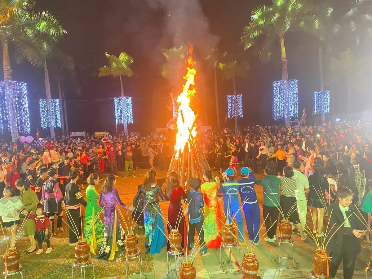 Lễ hội Đền Thượng Lào Cai: Điểm tựa tâm linh nơi biên cương Tổ quốc- Ảnh 2. Lễ hội Đền Thượng Lào Cai: Điểm tựa tâm linh nơi biên cương Tổ quốc- Ảnh 2.