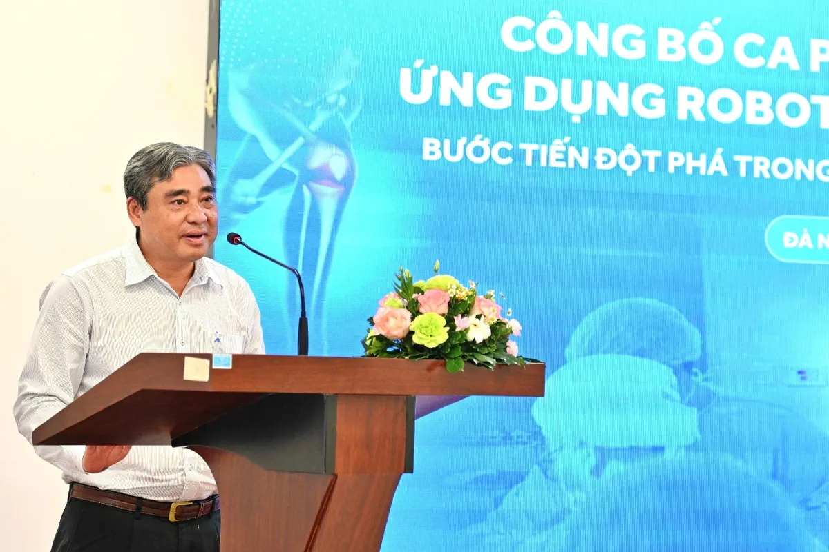 Lần đầu tại miền Trung: Vinmec Đ&agrave; Nẵng thay khớp gối bằng robot, bệnh nh&acirc;n tập đi ngay sau mổ- Ảnh 4.