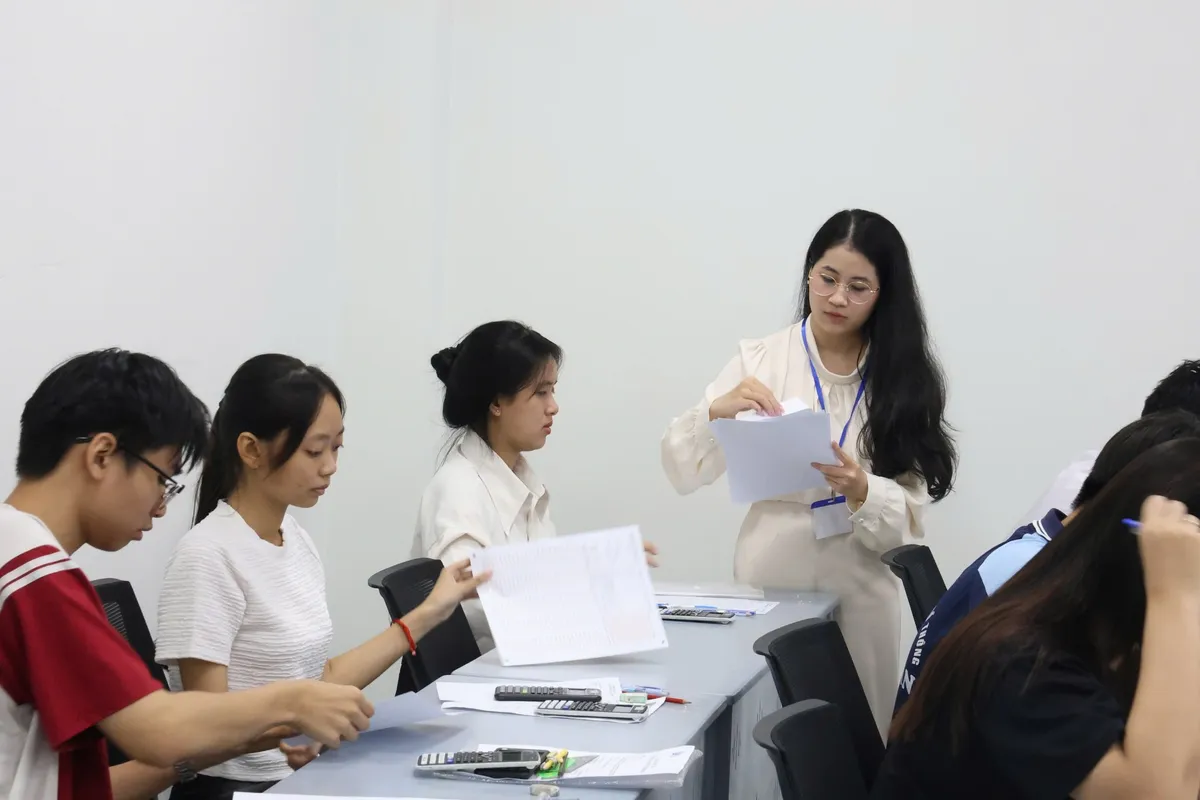 Kỷ lục về số lượng thí sinh dự thi Đánh giá năng lực - Đại học Quốc gia TP Hồ Chí Minh- Ảnh 3. Kỷ lục về số lượng thí sinh dự thi Đánh giá năng lực - Đại học Quốc gia TP Hồ Chí Minh- Ảnh 3.