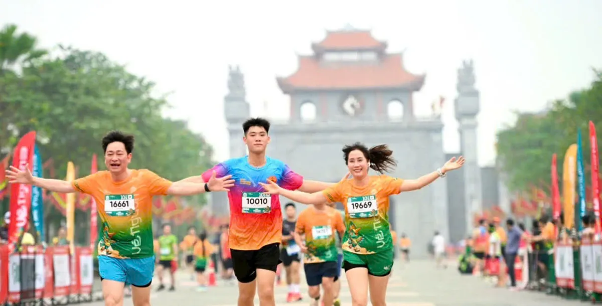 Hơn 4.000 vận động vi&ecirc;n tham gia giải Marathon Đền H&ugrave;ng &ldquo;Về nguồn&rdquo; 2026 - Ảnh 3.