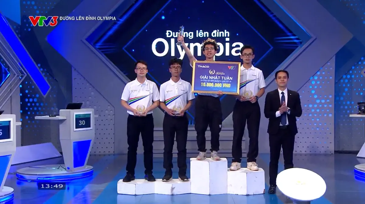 Đường lên đỉnh Olympia: Nam sinh Sơn La xuất sắc giữ chuỗi đứng đầu đoàn leo núi- Ảnh 7.