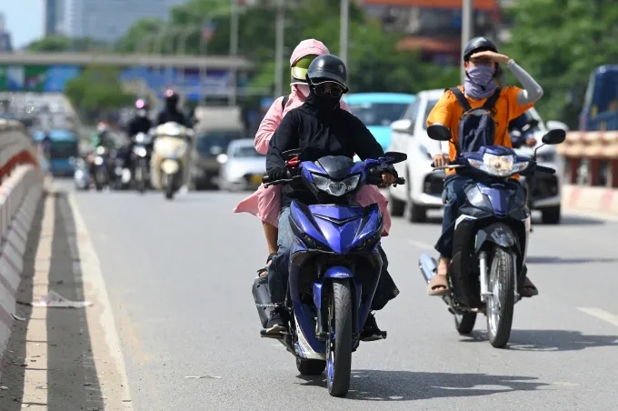 Cách chọn trang phục chống nắng giúp bảo vệ da tối đa trong mùa nắng gắt- Ảnh 1. Cách chọn trang phục chống nắng giúp bảo vệ da tối đa trong mùa nắng gắt- Ảnh 1.