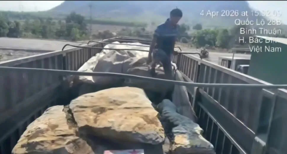 Phạt hơn 77 triệu đồng xe đầu k&eacute;o chở qu&aacute; tải tr&ecirc;n cao tốc - Ảnh 1.