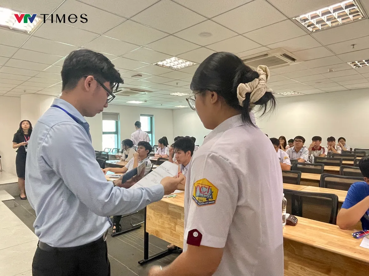 Thí sinh tự tin đặt mục tiêu chinh phục mốc điểm số cao trong Kỳ thi Đánh giá năng lực- Ảnh 7. Thí sinh tự tin đặt mục tiêu chinh phục mốc điểm số cao trong Kỳ thi Đánh giá năng lực- Ảnh 7.