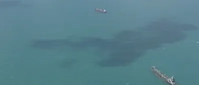 Iran cho phép tàu chở "hàng thiết yếu" qua eo biển Hormuz- Ảnh 1. Iran cho phép tàu chở "hàng thiết yếu" qua eo biển Hormuz- Ảnh 1.