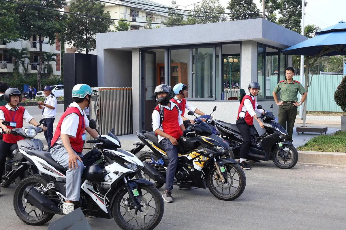 Thí sinh tự tin đặt mục tiêu chinh phục mốc điểm số cao trong Kỳ thi Đánh giá năng lực- Ảnh 4. Thí sinh tự tin đặt mục tiêu chinh phục mốc điểm số cao trong Kỳ thi Đánh giá năng lực- Ảnh 4.