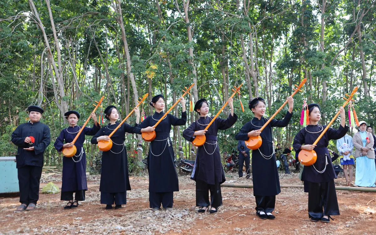 Các tiết mục nghệ thuật mang đậm bản sắc của dân tộc Nùng.