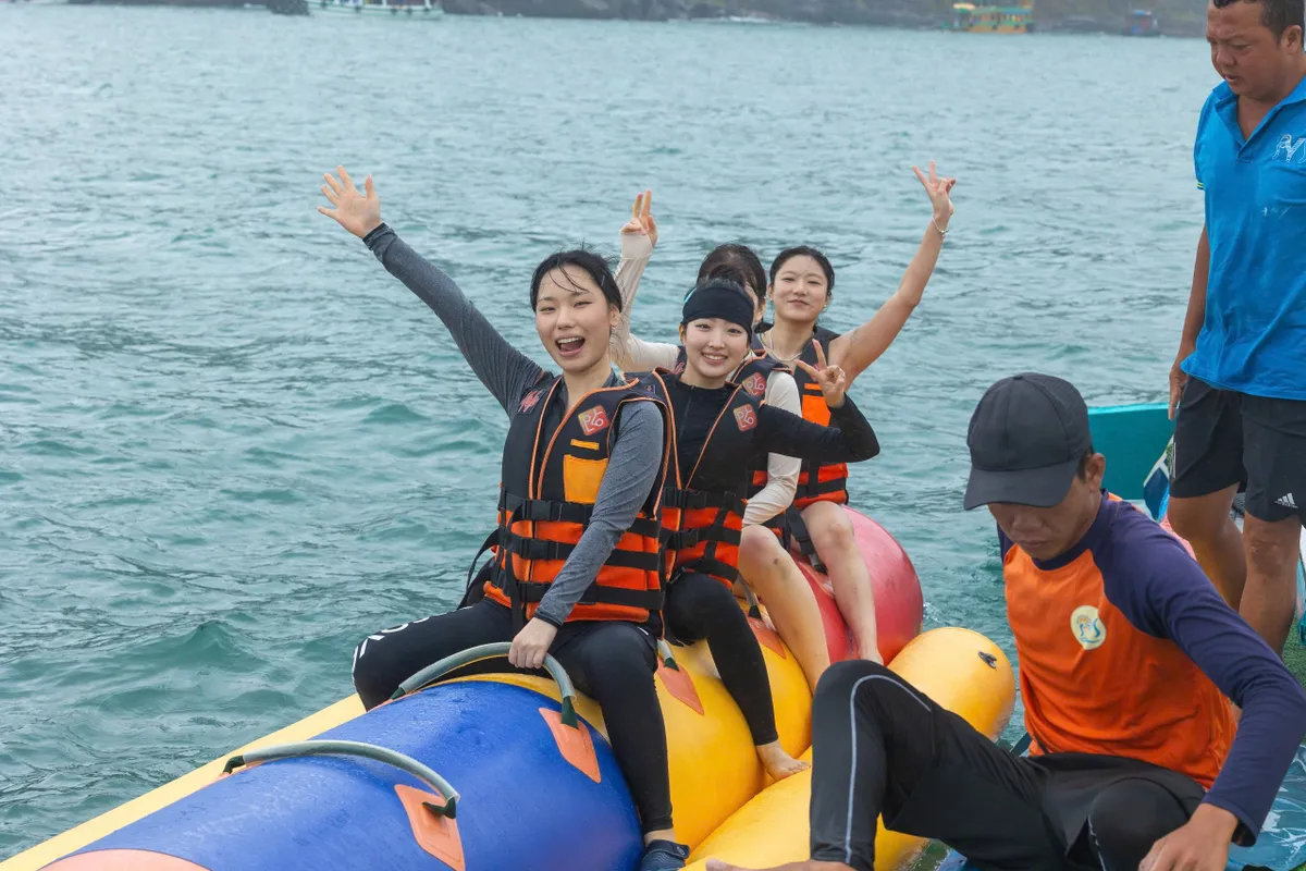 Du lịch Việt Nam lập kỷ lục giữa biến động to&agrave;n cầu: Điểm đến an to&agrave;n l&ecirc;n ng&ocirc;i- Ảnh 2.