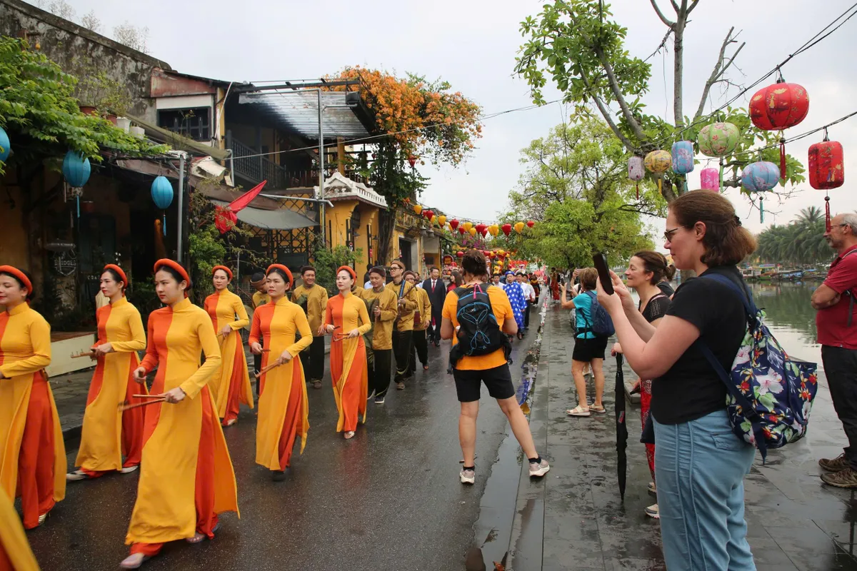 Du lịch Việt Nam lập kỷ lục giữa biến động to&agrave;n cầu: Điểm đến an to&agrave;n l&ecirc;n ng&ocirc;i- Ảnh 3.