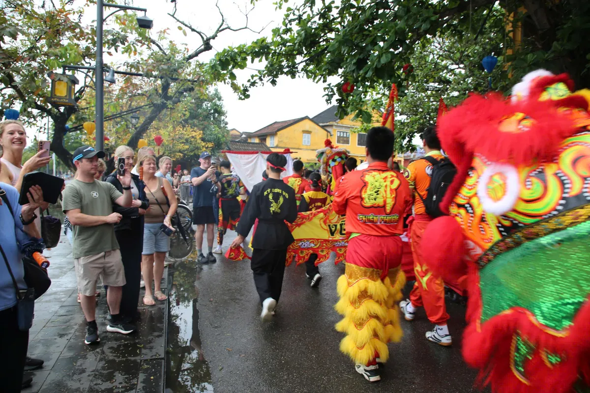 Du lịch Việt Nam lập kỷ lục giữa biến động to&agrave;n cầu: Điểm đến an to&agrave;n l&ecirc;n ng&ocirc;i- Ảnh 1.