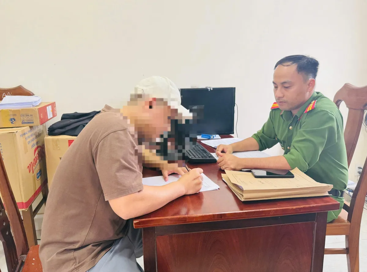 Xử phạt nh&oacute;m thanh ni&ecirc;n d&ugrave;ng AI dựng tin giả x&uacute;c phạm uy t&iacute;n qu&acirc;n đội - Ảnh 4.