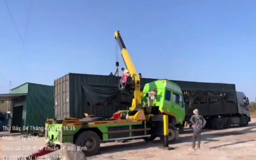 Phạt hơn 77 triệu đồng xe đầu kéo chở quá tải trên cao tốc.