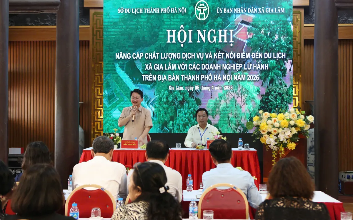 Phó Giám đốc Sở Du lịch Hà Nội Trần Trung Hiếu điều hành phần thảo luận tại hội nghị