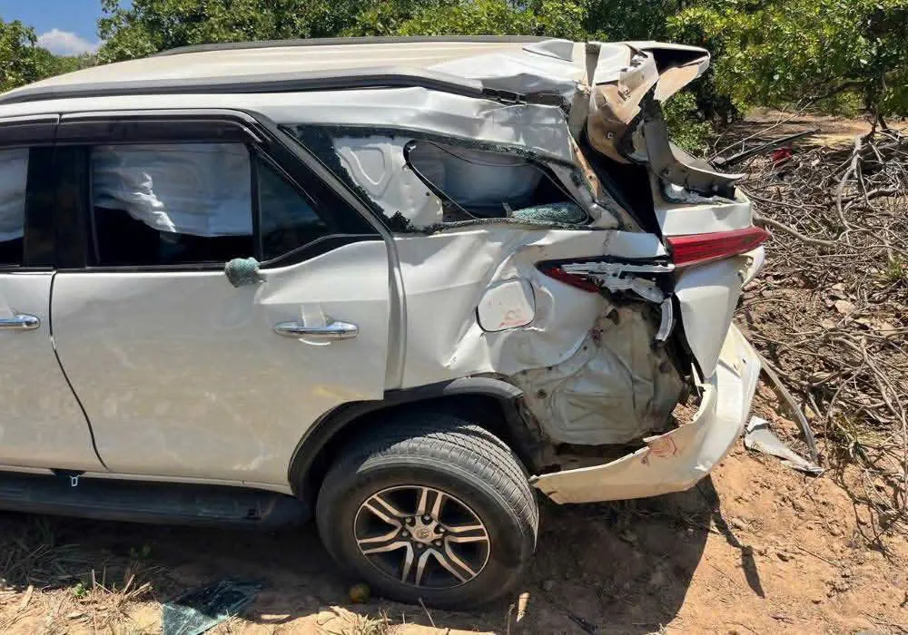 Ô tô chở 4 người gặp nạn khi băng qua đường sắt ở Lâm Đồng - Ảnh 2.