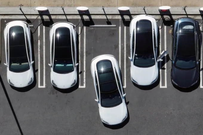 Tesla vượt BYD, gi&agrave;nh lại ng&ocirc;i vương xe điện to&agrave;n cầu qu&yacute; I- Ảnh 1.