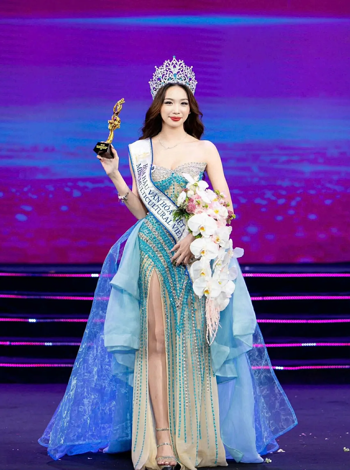 Nữ sinh 18 tuổi đăng quang Hoa hậu Văn Ho&aacute; Việt Nam 2026 - Ảnh 1.