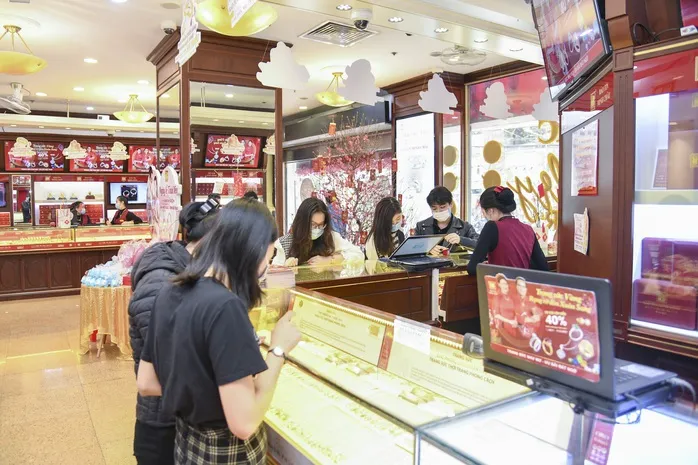 S&aacute;ng 6-4, gi&aacute; v&agrave;ng nhẫn trơn tại Bảo T&iacute;n Minh Ch&acirc;u giảm cả triệu đồng- Ảnh 1.