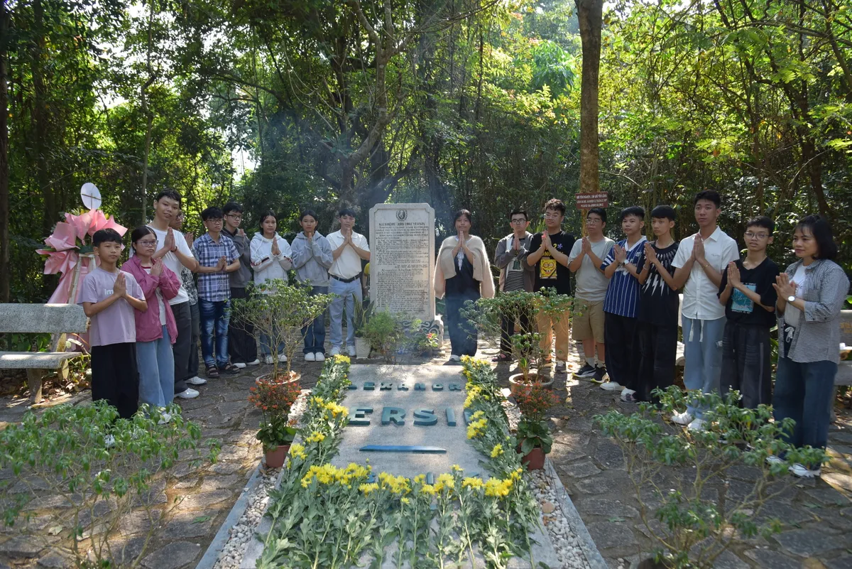 Kh&aacute;nh H&ograve;a: Học sinh khuyết tật trải nghiệm h&agrave;nh tr&igrave;nh "Theo dấu ch&acirc;n b&aacute;c sĩ Yersin" - Ảnh 1.