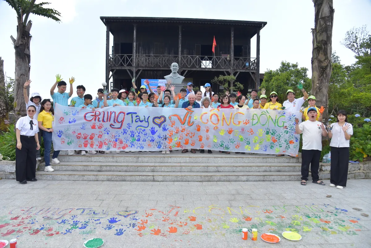 Kh&aacute;nh H&ograve;a: Học sinh khuyết tật trải nghiệm h&agrave;nh tr&igrave;nh "Theo dấu ch&acirc;n b&aacute;c sĩ Yersin" - Ảnh 7.