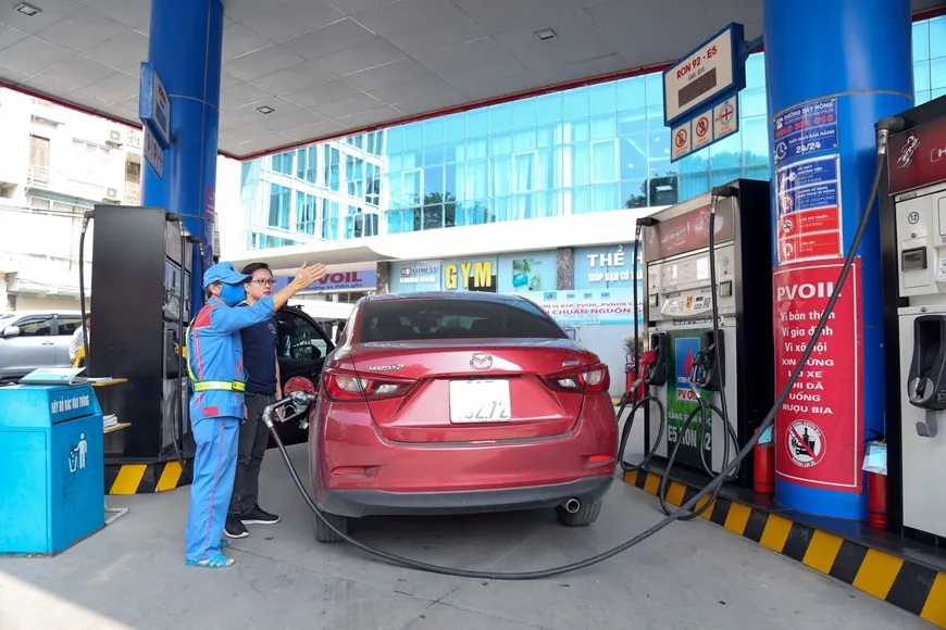 Điều hành linh hoạt - “lá chắn” của thị trường xăng dầu- Ảnh 1. Điều hành linh hoạt - “lá chắn” của thị trường xăng dầu- Ảnh 1.