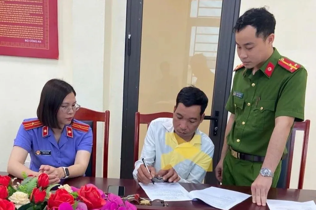 Khởi tố người đàn ông hàn xì gây cháy kho nguyên liệu thiệt hại hơn 1 tỷ đồng- Ảnh 1. Khởi tố người đàn ông hàn xì gây cháy kho nguyên liệu thiệt hại hơn 1 tỷ đồng- Ảnh 1.