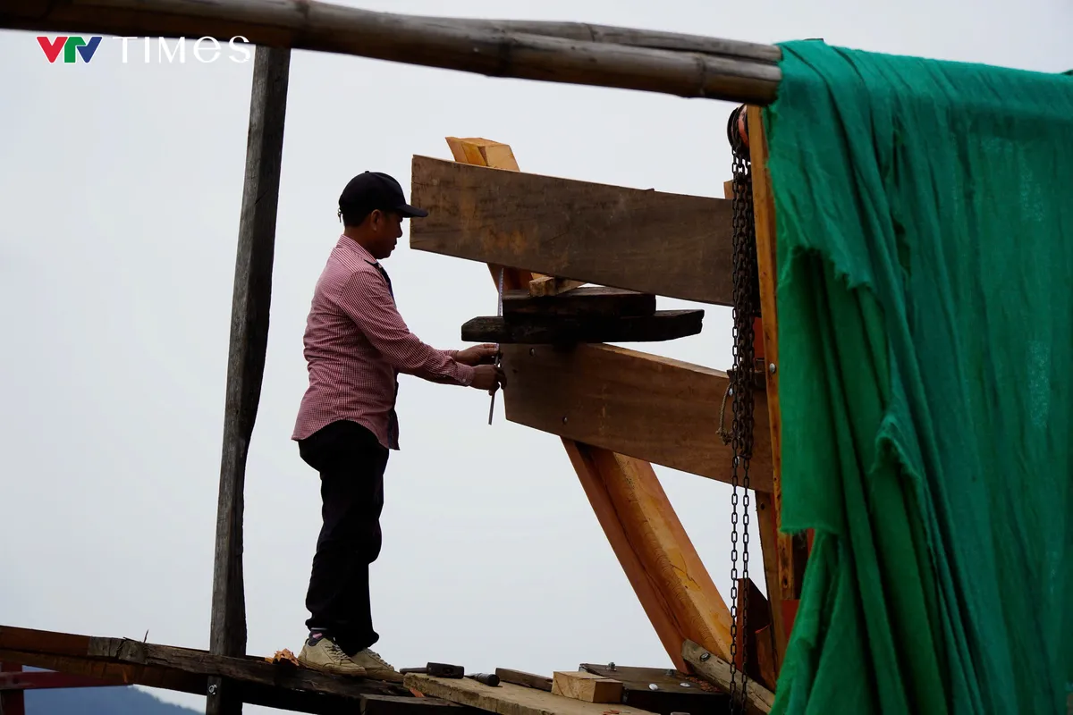 Làng nghề đóng tàu 700 năm tuổi ở Nghệ An “lay lắt” tìm hướng trở lại thời kỳ vàng son - Ảnh 2.