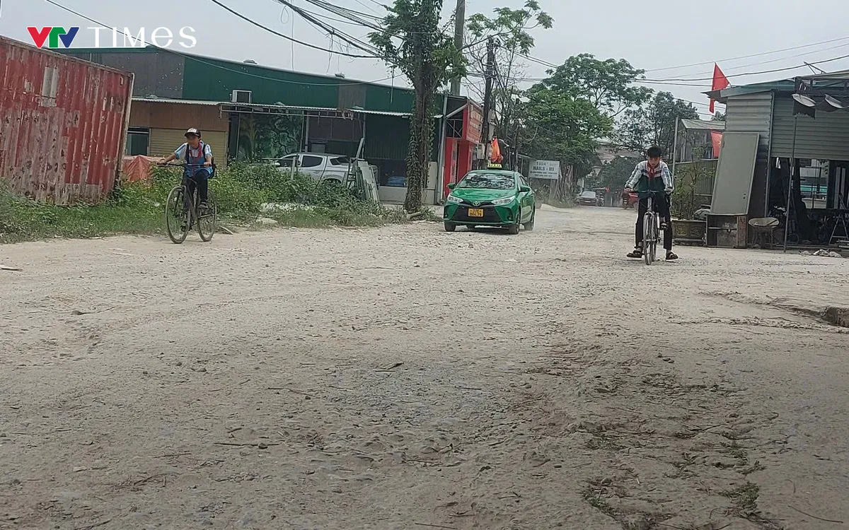 Con đường Cao Xuân Huy nằm giữa trung tâm đô thị tỉnh Nghệ An đang xuống cấp nghiêm trọng. Ảnh Ngọc Quân.