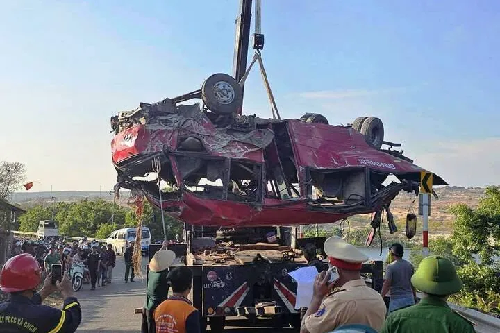 Vụ tai nạn xe khách ở Lâm Đồng: Thêm nạn nhân tử vong và hơn 10 người bị thương - Ảnh 2.